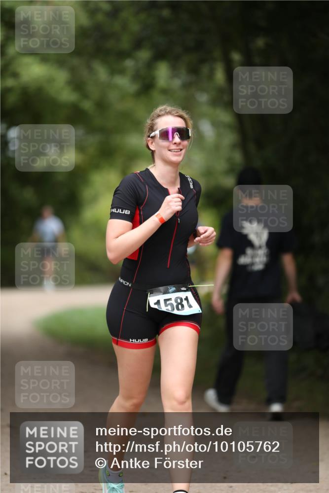 30.08.2026 - Elbe Triathlon Hamburg Antke Förster http://msf.ph/oto/10105762 30.08.2026 12:08:04 Laufen 1581 meine-sportfotos.de