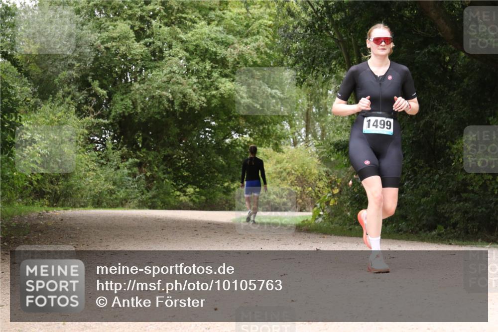 30.08.2026 - Elbe Triathlon Hamburg Antke Förster http://msf.ph/oto/10105763 30.08.2026 12:14:46 Laufen 1499 meine-sportfotos.de