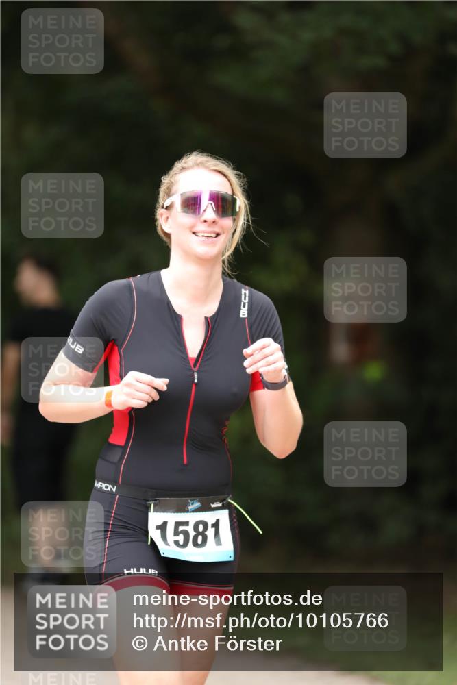 30.08.2026 - Elbe Triathlon Hamburg Antke Förster http://msf.ph/oto/10105766 30.08.2026 12:08:05 Laufen 1581 meine-sportfotos.de