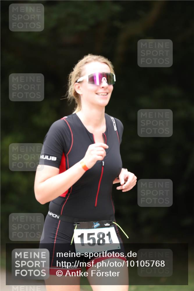 30.08.2026 - Elbe Triathlon Hamburg Antke Förster http://msf.ph/oto/10105768 30.08.2026 12:08:05 Laufen 1581 meine-sportfotos.de