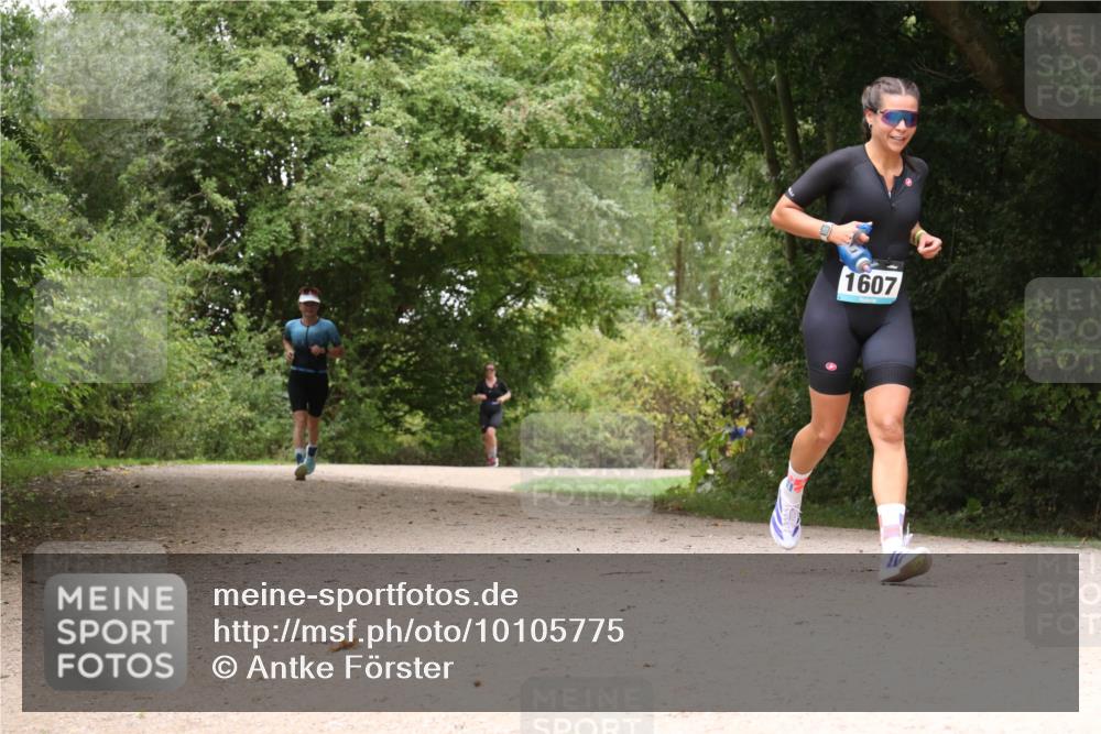 30.08.2026 - Elbe Triathlon Hamburg Antke Förster http://msf.ph/oto/10105775 30.08.2026 12:15:08 Laufen 1607 meine-sportfotos.de