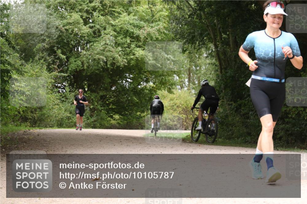 30.08.2026 - Elbe Triathlon Hamburg Antke Förster http://msf.ph/oto/10105787 30.08.2026 12:15:14 Laufen  meine-sportfotos.de