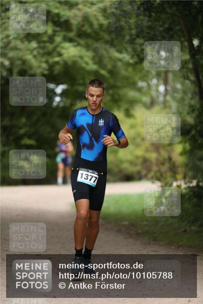 30.08.2026 - Elbe Triathlon Hamburg Antke Förster http://msf.ph/oto/10105788 30.08.2026 12:08:38 Laufen 1377 meine-sportfotos.de