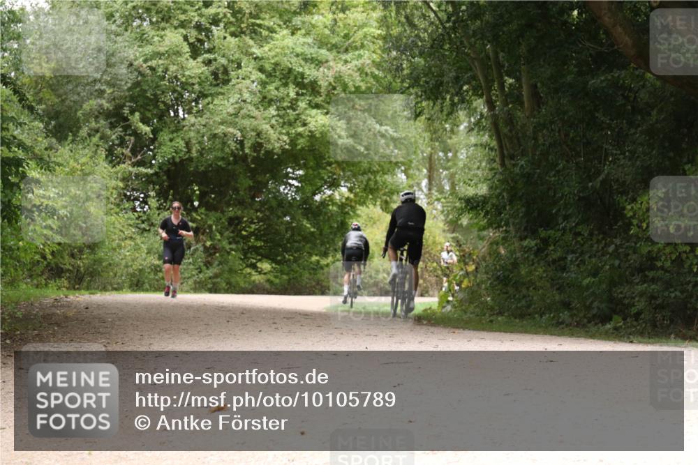 30.08.2026 - Elbe Triathlon Hamburg Antke Förster http://msf.ph/oto/10105789 30.08.2026 12:15:15 Laufen  meine-sportfotos.de