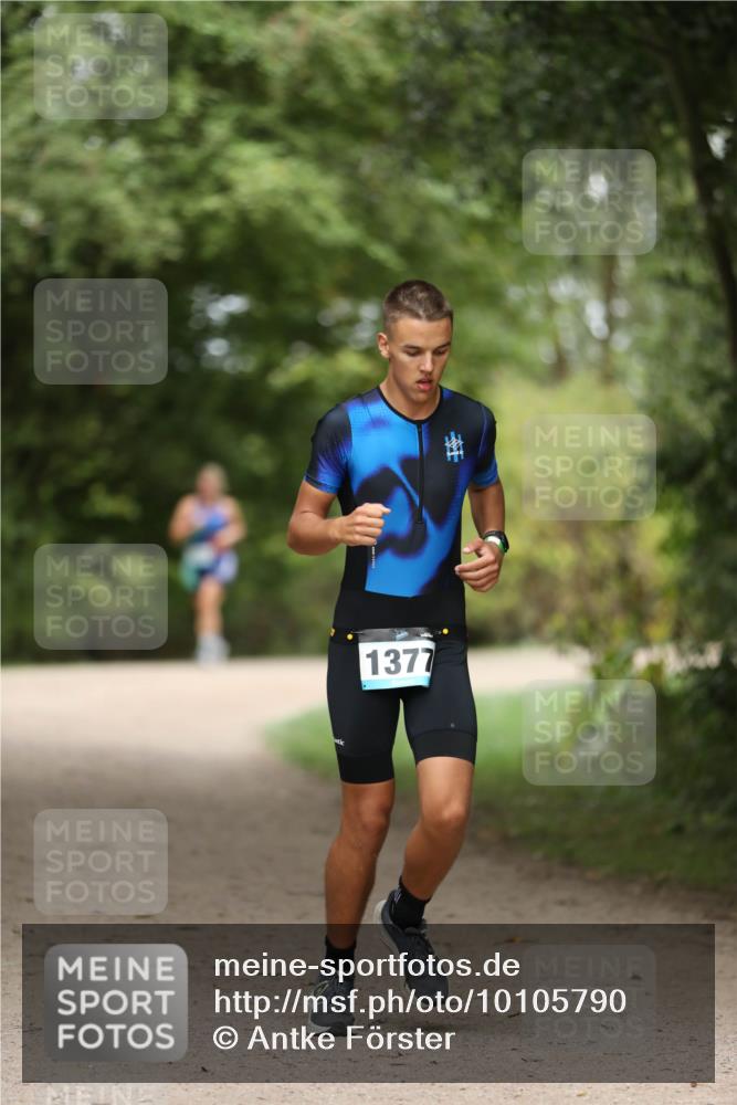 30.08.2026 - Elbe Triathlon Hamburg Antke Förster http://msf.ph/oto/10105790 30.08.2026 12:08:39 Laufen 1377 meine-sportfotos.de