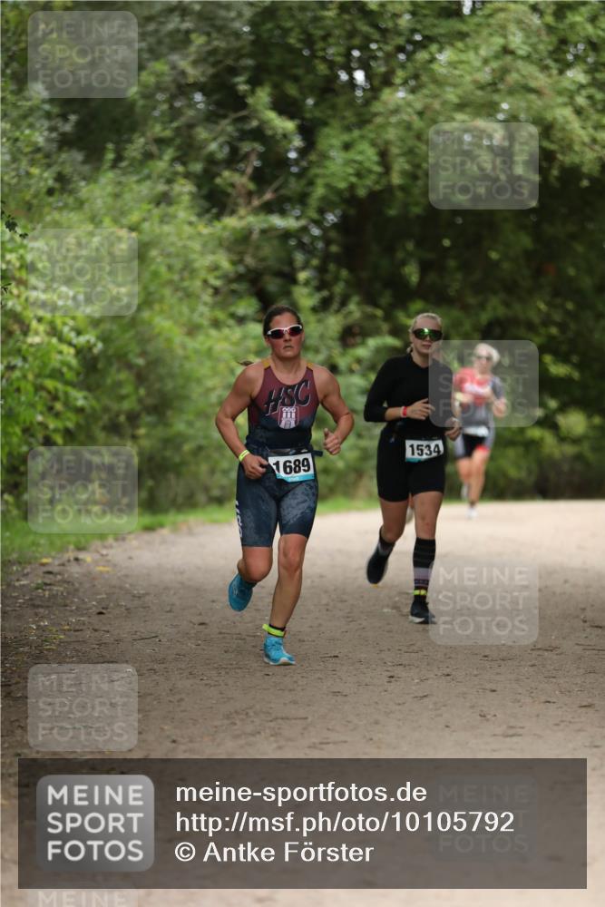 30.08.2026 - Elbe Triathlon Hamburg Antke Förster http://msf.ph/oto/10105792 30.08.2026 12:08:56 Laufen 689, 1534 meine-sportfotos.de