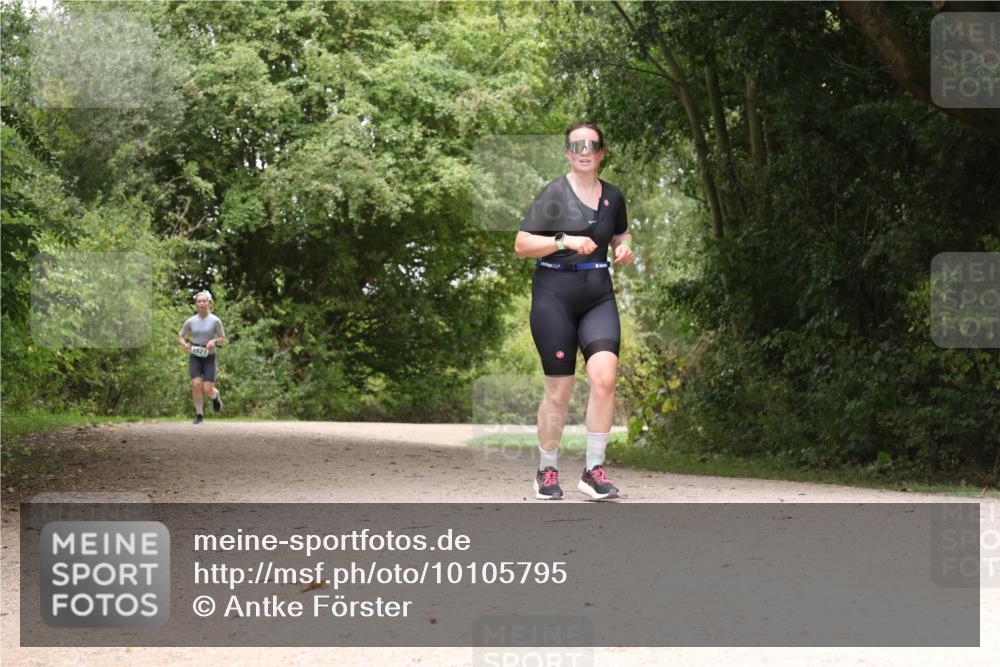 30.08.2026 - Elbe Triathlon Hamburg Antke Förster http://msf.ph/oto/10105795 30.08.2026 12:15:26 Laufen 1521 meine-sportfotos.de