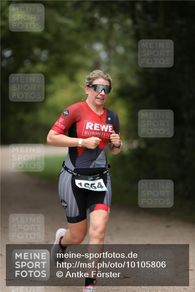 30.08.2026 - Elbe Triathlon Hamburg Antke Förster http://msf.ph/oto/10105806 30.08.2026 12:09:06 Laufen 1654 meine-sportfotos.de