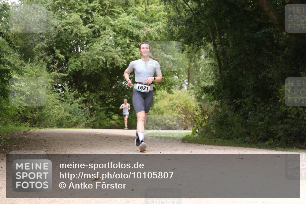 30.08.2026 - Elbe Triathlon Hamburg Antke Förster http://msf.ph/oto/10105807 30.08.2026 12:15:34 Laufen 1521 meine-sportfotos.de