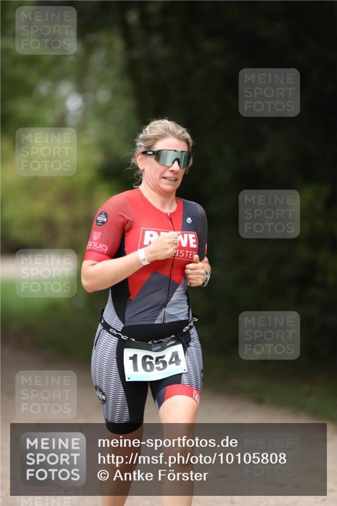 30.08.2026 - Elbe Triathlon Hamburg Antke Förster http://msf.ph/oto/10105808 30.08.2026 12:09:06 Laufen 1654 meine-sportfotos.de