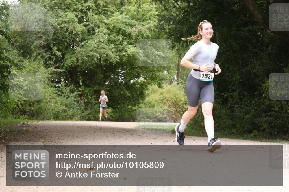 30.08.2026 - Elbe Triathlon Hamburg Antke Förster http://msf.ph/oto/10105809 30.08.2026 12:15:35 Laufen 1521 meine-sportfotos.de