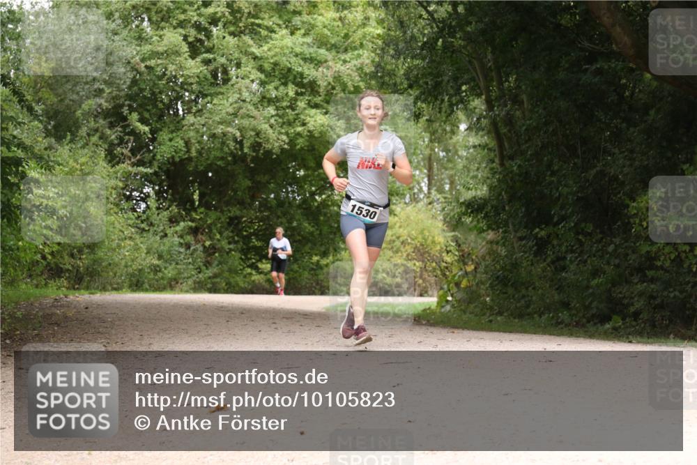 30.08.2026 - Elbe Triathlon Hamburg Antke Förster http://msf.ph/oto/10105823 30.08.2026 12:15:47 Laufen 1530 meine-sportfotos.de