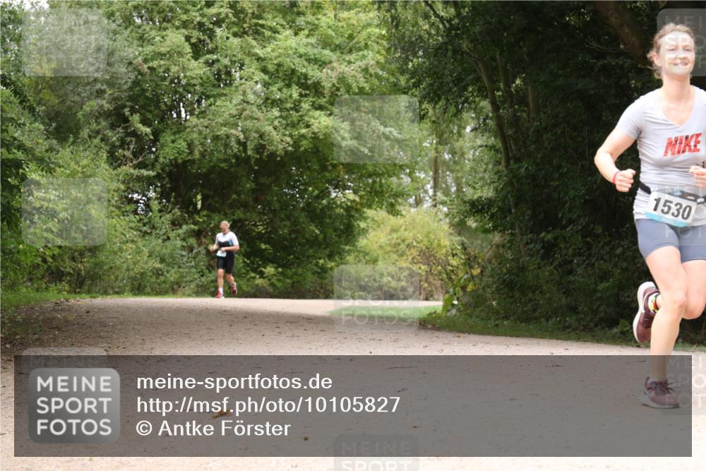 30.08.2026 - Elbe Triathlon Hamburg Antke Förster http://msf.ph/oto/10105827 30.08.2026 12:15:49 Laufen 1530 meine-sportfotos.de