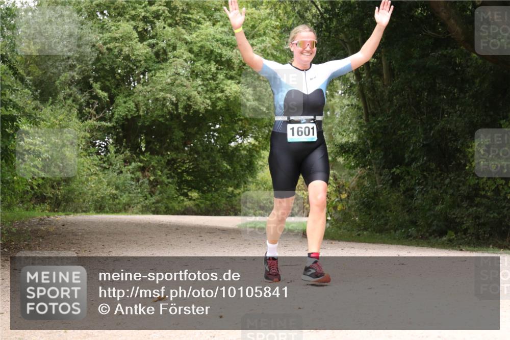 30.08.2026 - Elbe Triathlon Hamburg Antke Förster http://msf.ph/oto/10105841 30.08.2026 12:16:00 Laufen 1601 meine-sportfotos.de