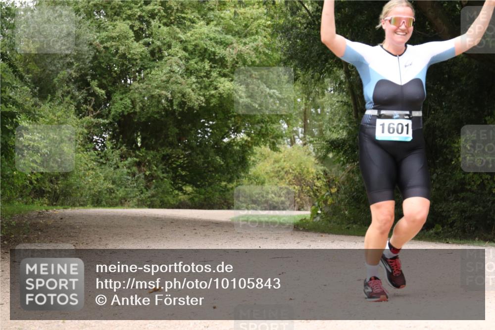 30.08.2026 - Elbe Triathlon Hamburg Antke Förster http://msf.ph/oto/10105843 30.08.2026 12:16:01 Laufen 1601 meine-sportfotos.de