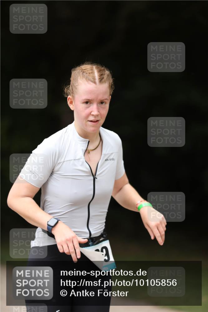 30.08.2026 - Elbe Triathlon Hamburg Antke Förster http://msf.ph/oto/10105856 30.08.2026 12:10:30 Laufen 3 meine-sportfotos.de