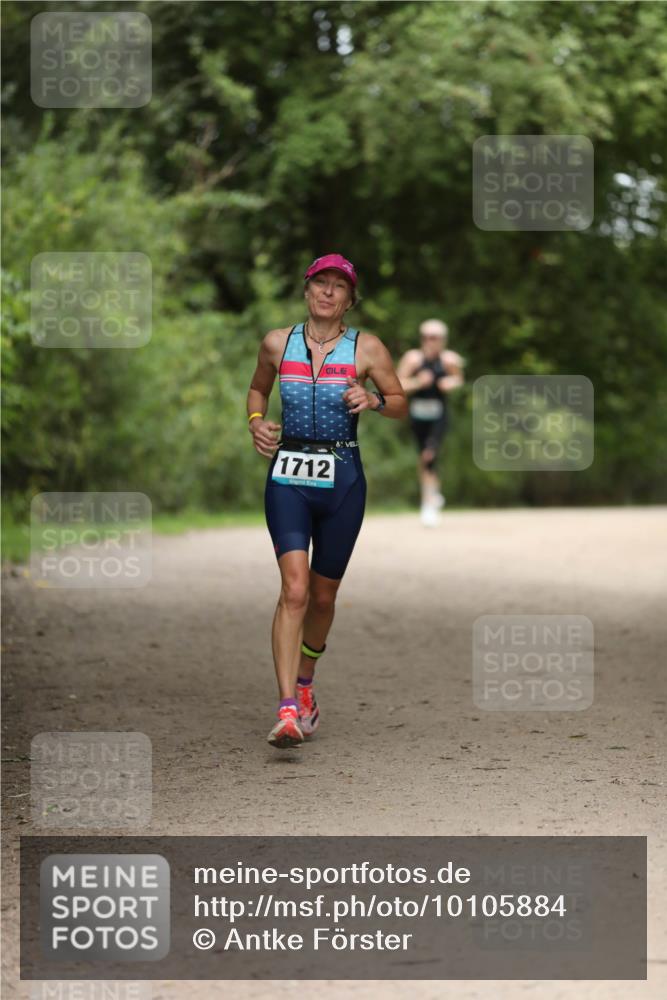 30.08.2026 - Elbe Triathlon Hamburg Antke Förster http://msf.ph/oto/10105884 30.08.2026 12:11:22 Laufen 1712 meine-sportfotos.de