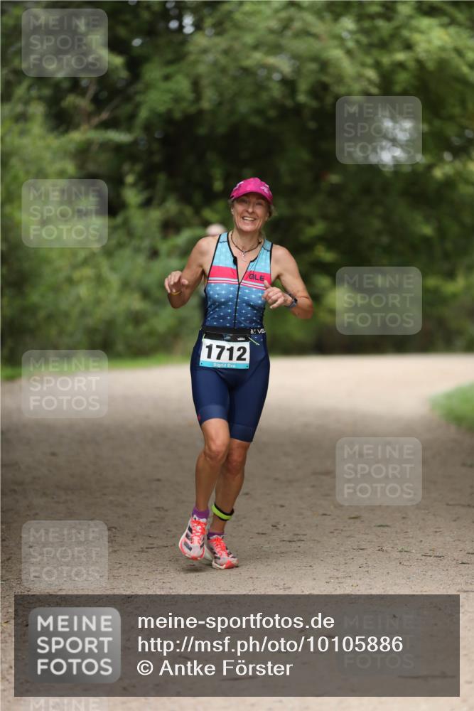 30.08.2026 - Elbe Triathlon Hamburg Antke Förster http://msf.ph/oto/10105886 30.08.2026 12:11:22 Laufen 1712 meine-sportfotos.de