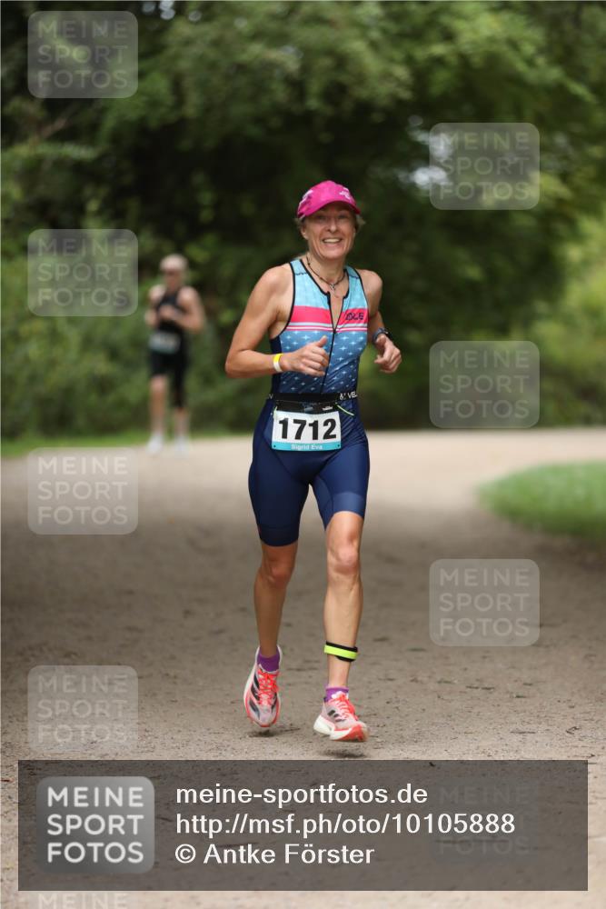 30.08.2026 - Elbe Triathlon Hamburg Antke Förster http://msf.ph/oto/10105888 30.08.2026 12:11:23 Laufen 1712 meine-sportfotos.de