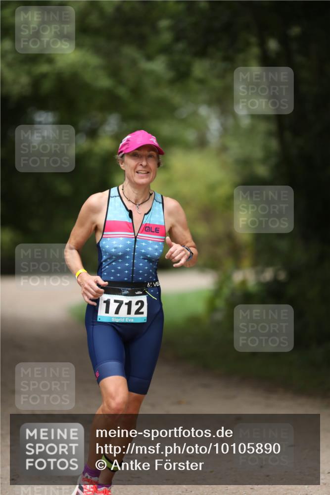 30.08.2026 - Elbe Triathlon Hamburg Antke Förster http://msf.ph/oto/10105890 30.08.2026 12:11:23 Laufen 1712 meine-sportfotos.de