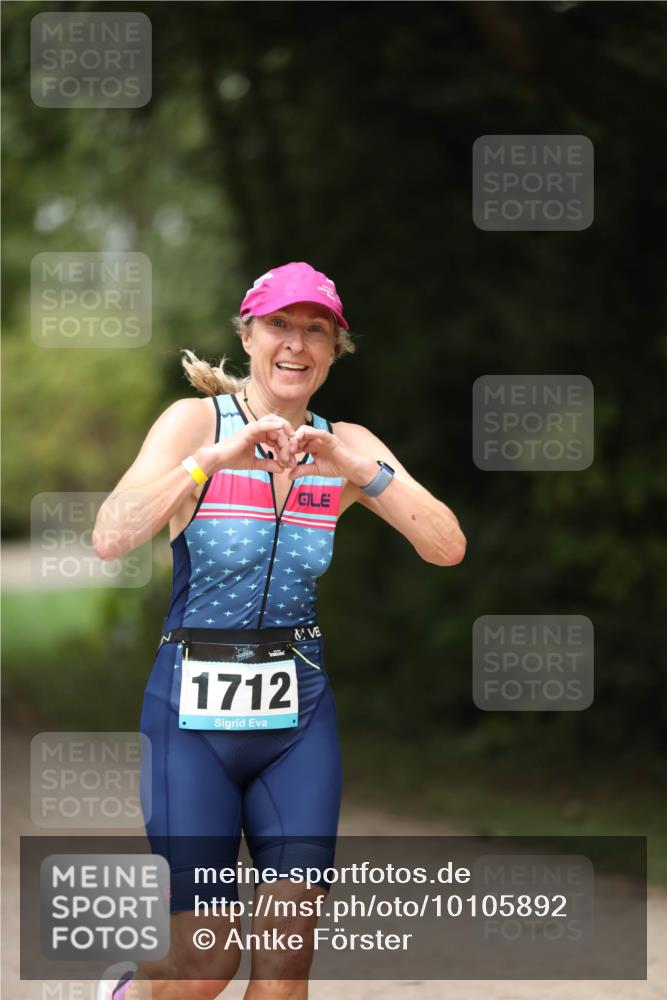 30.08.2026 - Elbe Triathlon Hamburg Antke Förster http://msf.ph/oto/10105892 30.08.2026 12:11:24 Laufen 1712 meine-sportfotos.de