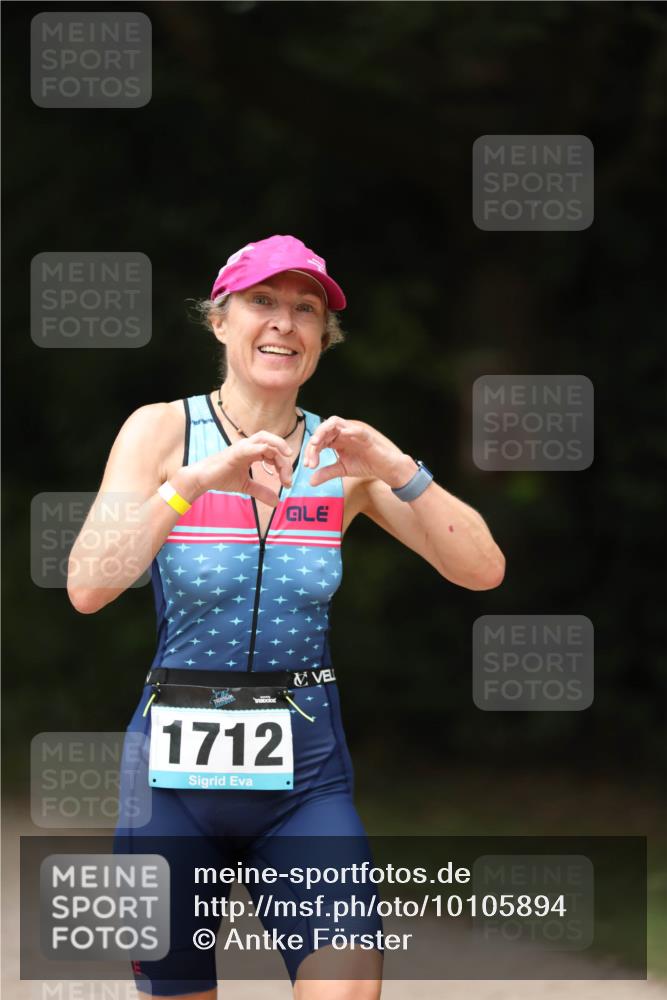 30.08.2026 - Elbe Triathlon Hamburg Antke Förster http://msf.ph/oto/10105894 30.08.2026 12:11:24 Laufen 1712 meine-sportfotos.de