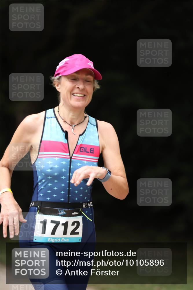30.08.2026 - Elbe Triathlon Hamburg Antke Förster http://msf.ph/oto/10105896 30.08.2026 12:11:25 Laufen 1712 meine-sportfotos.de