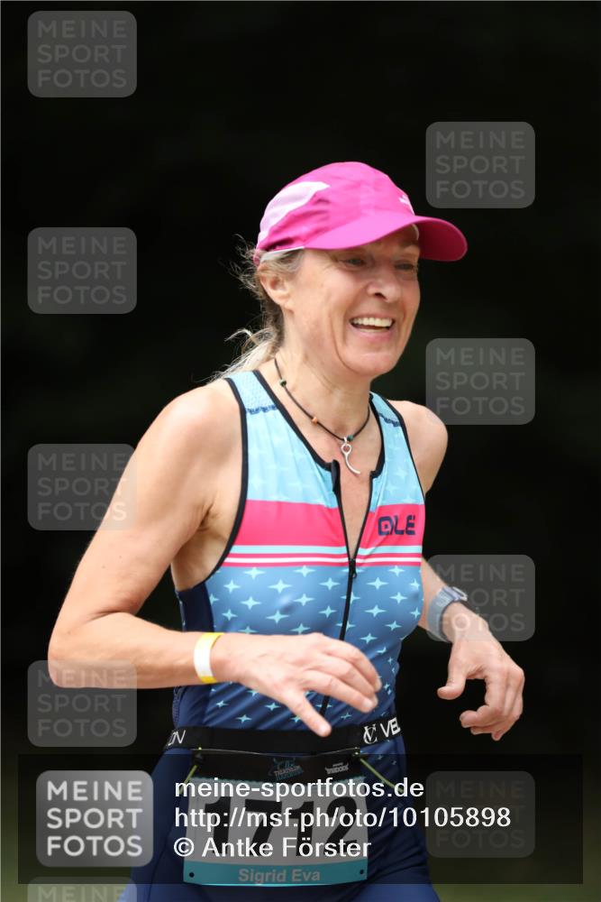 30.08.2026 - Elbe Triathlon Hamburg Antke Förster http://msf.ph/oto/10105898 30.08.2026 12:11:25 Laufen 1712 meine-sportfotos.de