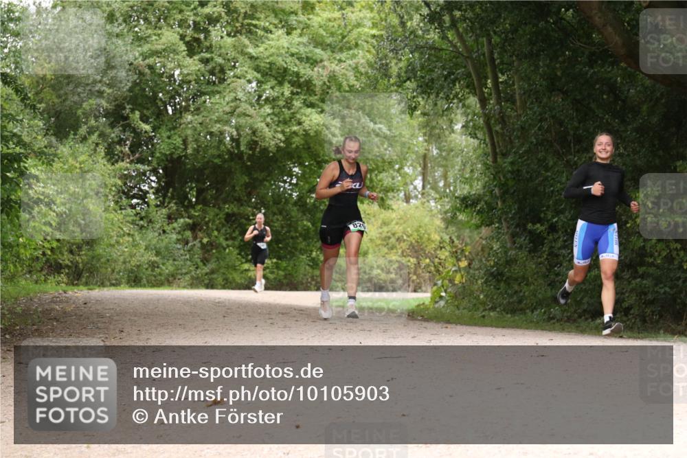 30.08.2026 - Elbe Triathlon Hamburg Antke Förster http://msf.ph/oto/10105903 30.08.2026 12:17:11 Laufen 82 meine-sportfotos.de