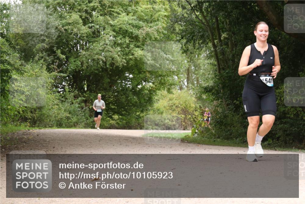 30.08.2026 - Elbe Triathlon Hamburg Antke Förster http://msf.ph/oto/10105923 30.08.2026 12:17:24 Laufen 541 meine-sportfotos.de