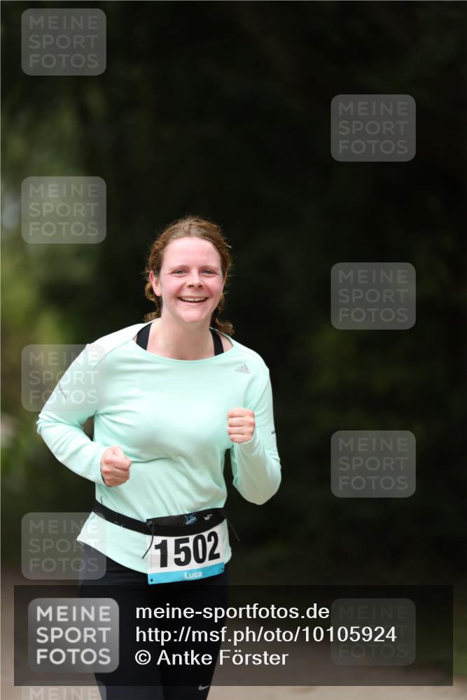 30.08.2026 - Elbe Triathlon Hamburg Antke Förster http://msf.ph/oto/10105924 30.08.2026 12:12:01 Laufen 1502 meine-sportfotos.de
