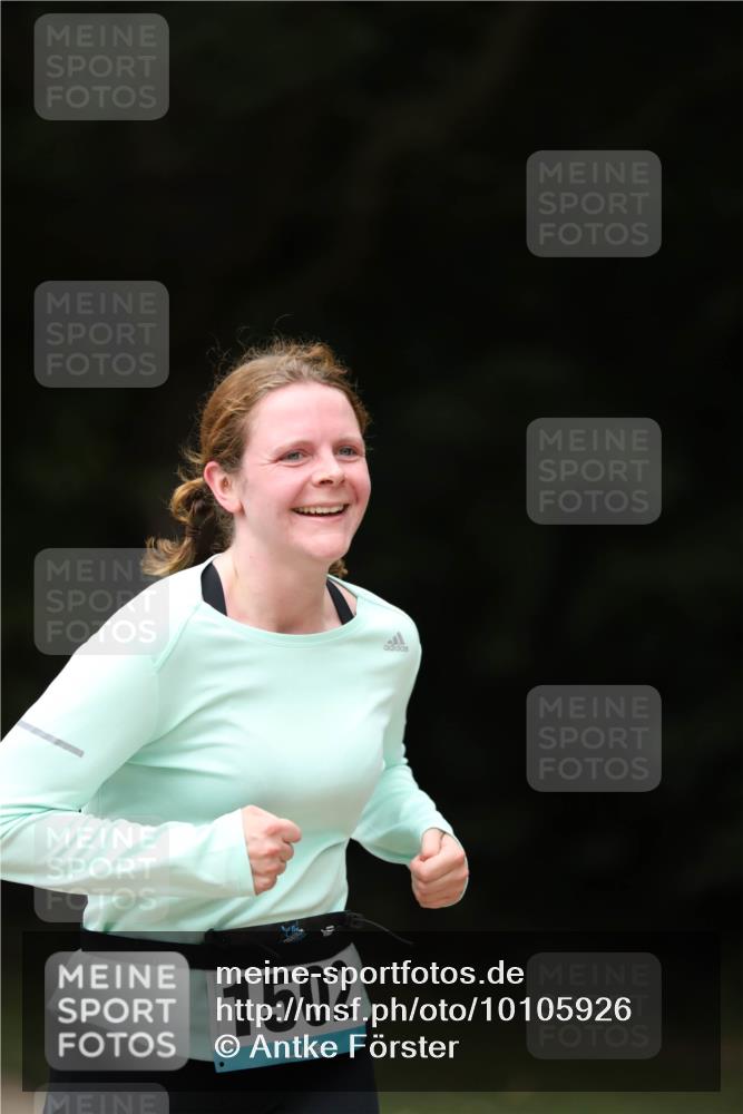 30.08.2026 - Elbe Triathlon Hamburg Antke Förster http://msf.ph/oto/10105926 30.08.2026 12:12:01 Laufen 1502 meine-sportfotos.de