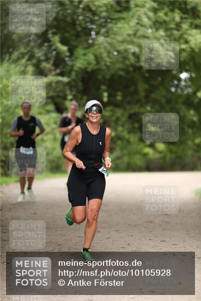 30.08.2026 - Elbe Triathlon Hamburg Antke Förster http://msf.ph/oto/10105928 30.08.2026 12:12:04 Laufen 7224 meine-sportfotos.de