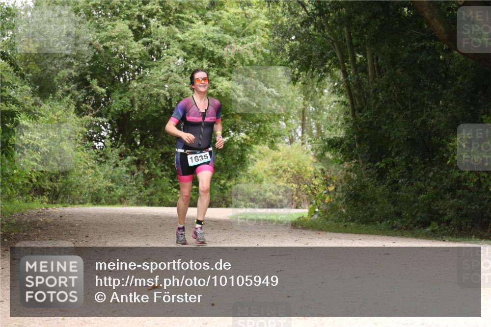 30.08.2026 - Elbe Triathlon Hamburg Antke Förster http://msf.ph/oto/10105949 30.08.2026 12:17:43 Laufen 1635 meine-sportfotos.de