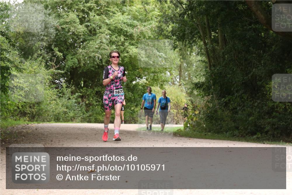 30.08.2026 - Elbe Triathlon Hamburg Antke Förster http://msf.ph/oto/10105971 30.08.2026 12:18:15 Laufen 1673 meine-sportfotos.de