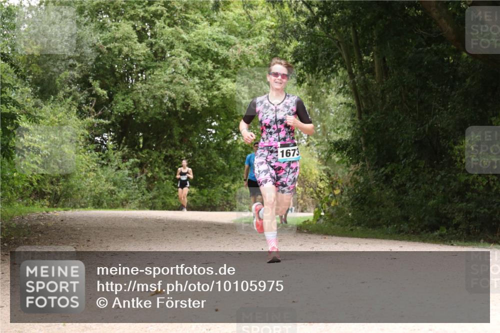 30.08.2026 - Elbe Triathlon Hamburg Antke Förster http://msf.ph/oto/10105975 30.08.2026 12:18:16 Laufen 1673 meine-sportfotos.de