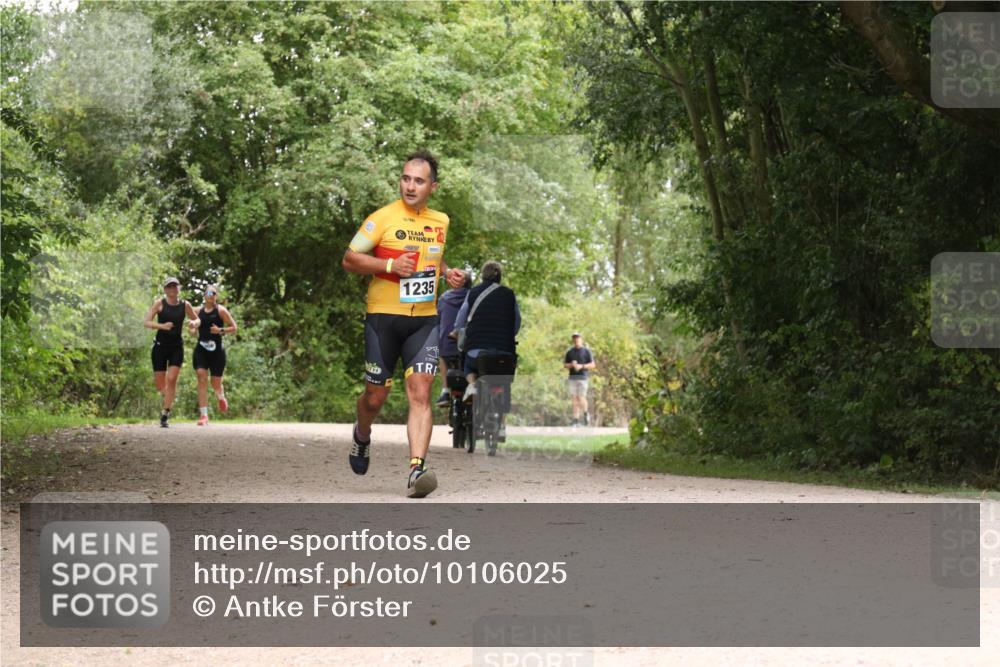 30.08.2026 - Elbe Triathlon Hamburg Antke Förster http://msf.ph/oto/10106025 30.08.2026 12:19:03 Laufen 1235 meine-sportfotos.de