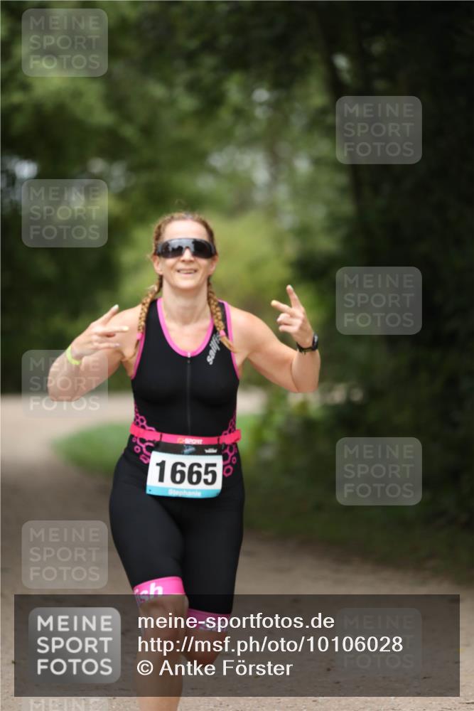 30.08.2026 - Elbe Triathlon Hamburg Antke Förster http://msf.ph/oto/10106028 30.08.2026 12:13:03 Laufen 1665 meine-sportfotos.de