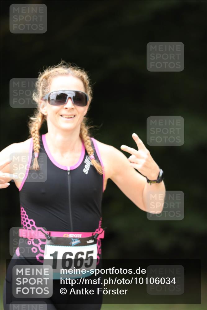 30.08.2026 - Elbe Triathlon Hamburg Antke Förster http://msf.ph/oto/10106034 30.08.2026 12:13:04 Laufen 1665 meine-sportfotos.de