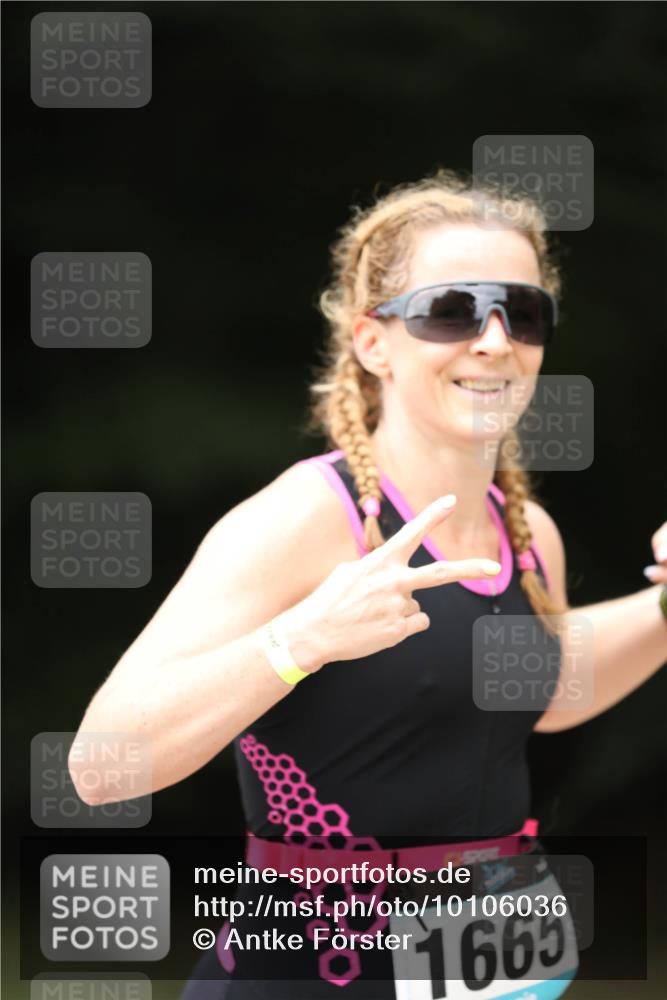 30.08.2026 - Elbe Triathlon Hamburg Antke Förster http://msf.ph/oto/10106036 30.08.2026 12:13:04 Laufen 1665 meine-sportfotos.de