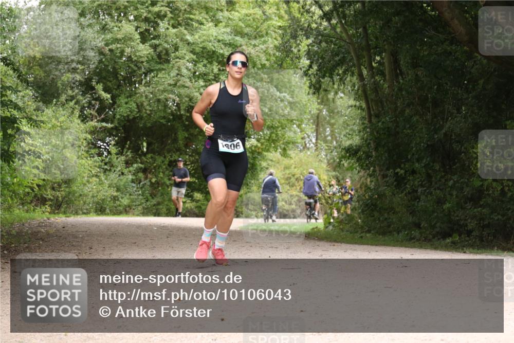 30.08.2026 - Elbe Triathlon Hamburg Antke Förster http://msf.ph/oto/10106043 30.08.2026 12:19:11 Laufen 1606 meine-sportfotos.de