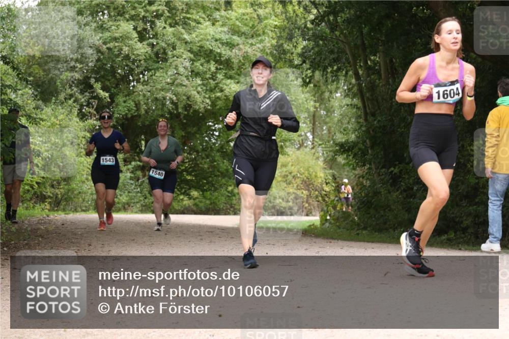 30.08.2026 - Elbe Triathlon Hamburg Antke Förster http://msf.ph/oto/10106057 30.08.2026 12:19:30 Laufen 1543, 1540, 1604 meine-sportfotos.de