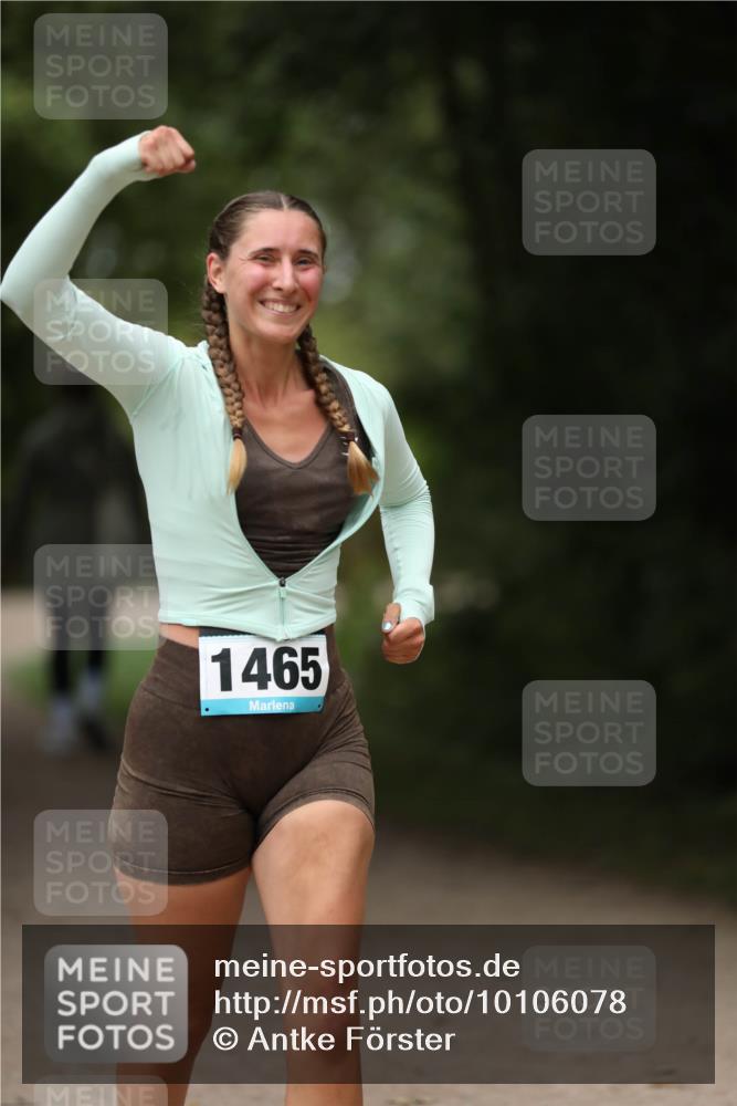 30.08.2026 - Elbe Triathlon Hamburg Antke Förster http://msf.ph/oto/10106078 30.08.2026 12:13:43 Laufen 1465 meine-sportfotos.de