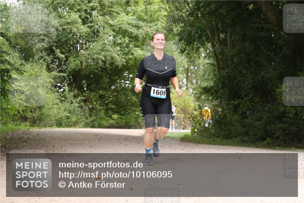 30.08.2026 - Elbe Triathlon Hamburg Antke Förster http://msf.ph/oto/10106095 30.08.2026 12:20:06 Laufen 60, 1609 meine-sportfotos.de