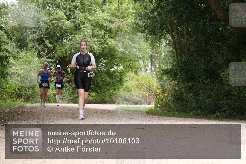 30.08.2026 - Elbe Triathlon Hamburg Antke Förster http://msf.ph/oto/10106103 30.08.2026 12:20:23 Laufen 1668, 1711, 90 meine-sportfotos.de