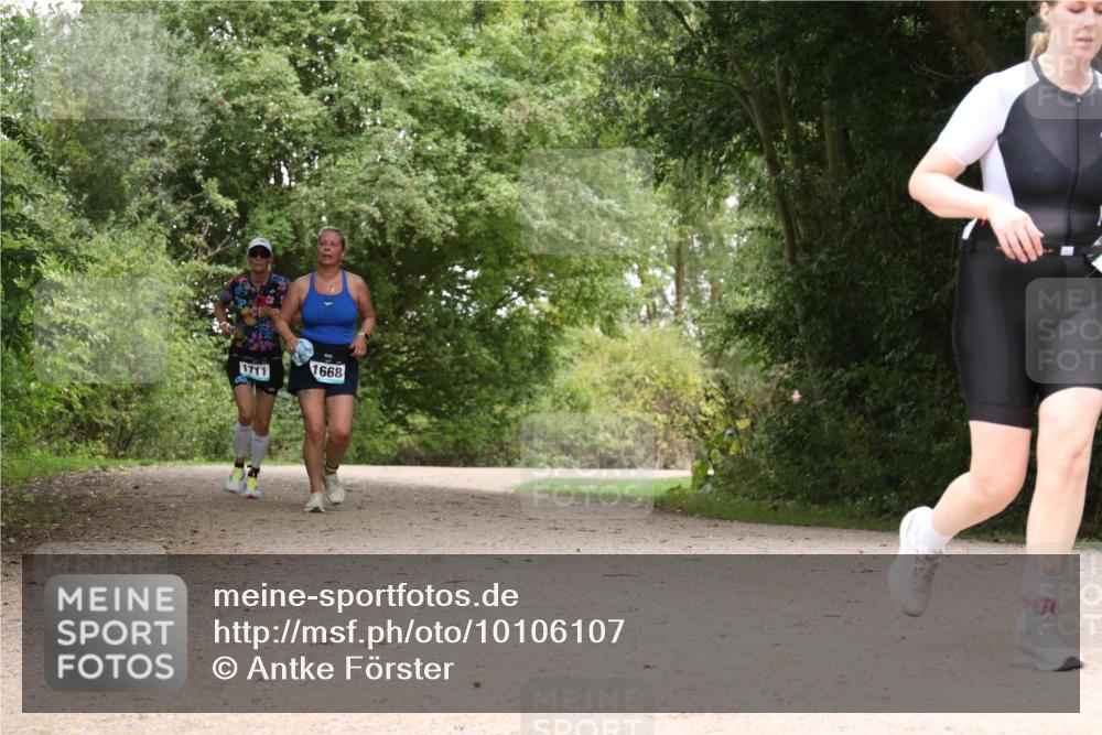 30.08.2026 - Elbe Triathlon Hamburg Antke Förster http://msf.ph/oto/10106107 30.08.2026 12:20:26 Laufen 1711, 1668 meine-sportfotos.de