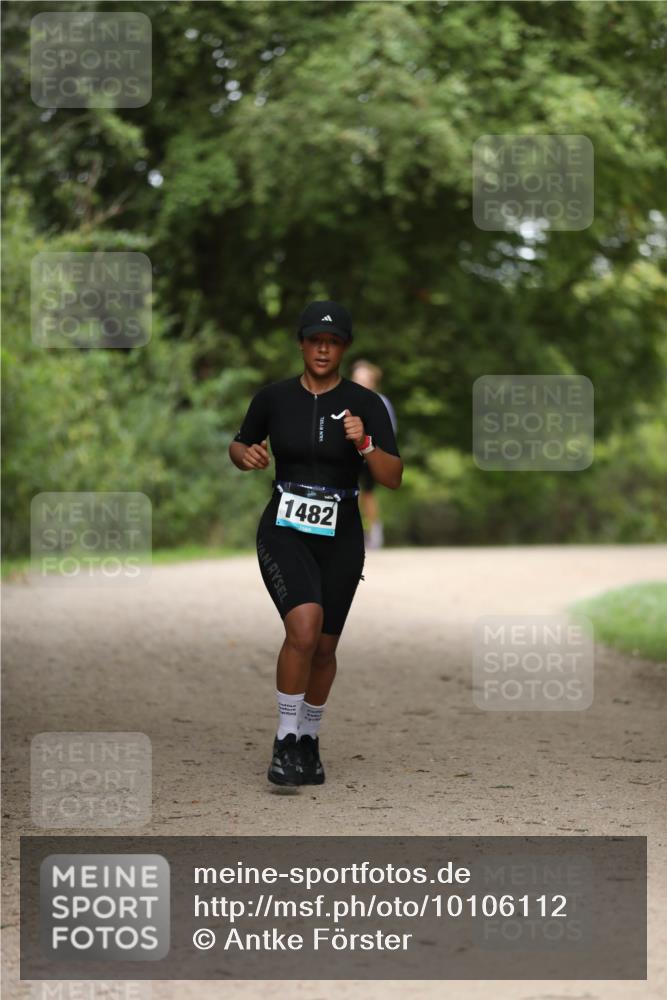 30.08.2026 - Elbe Triathlon Hamburg Antke Förster http://msf.ph/oto/10106112 30.08.2026 12:14:19 Laufen 1482 meine-sportfotos.de