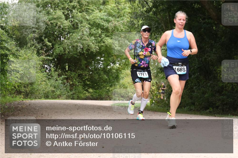 30.08.2026 - Elbe Triathlon Hamburg Antke Förster http://msf.ph/oto/10106115 30.08.2026 12:20:29 Laufen 1711, 1668 meine-sportfotos.de