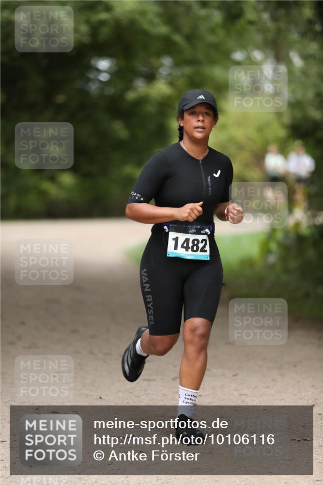 30.08.2026 - Elbe Triathlon Hamburg Antke Förster http://msf.ph/oto/10106116 30.08.2026 12:14:20 Laufen 1482 meine-sportfotos.de
