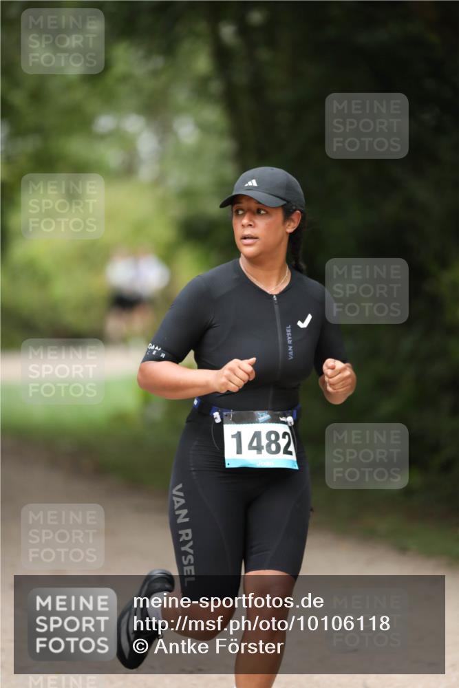 30.08.2026 - Elbe Triathlon Hamburg Antke Förster http://msf.ph/oto/10106118 30.08.2026 12:14:21 Laufen 1482 meine-sportfotos.de
